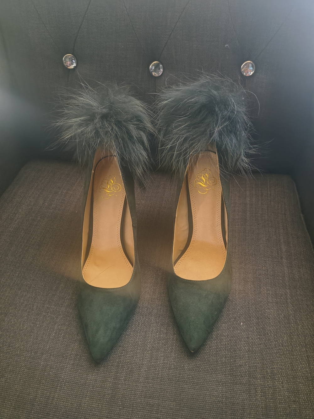 Women's Green Suede Pointed-Toe Pumps with Feather Trim